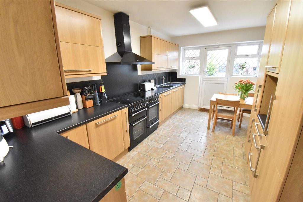 Property photo 2 of 18 Kitchen