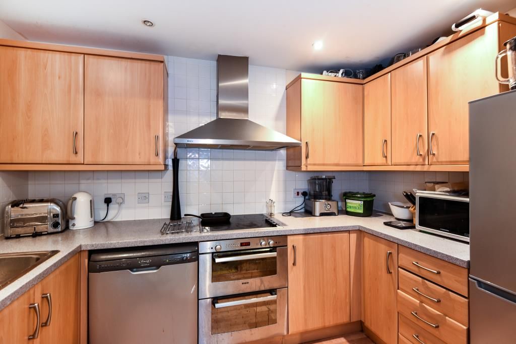 Property photo 3 of 10 Kitchen