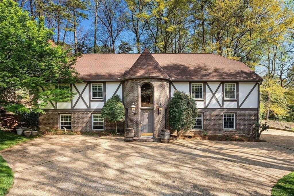 Property photo 1 of 28