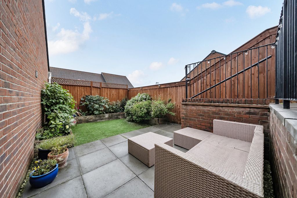 Property photo 2 of 21