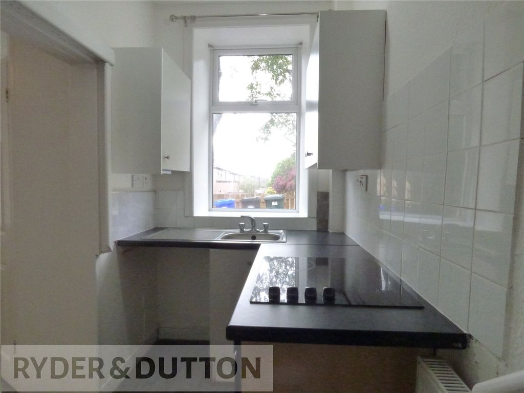 Property photo 3 of 10 Kitchen