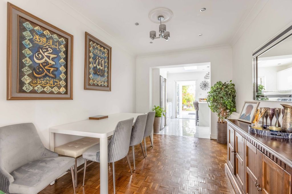 Property photo 3 of 27