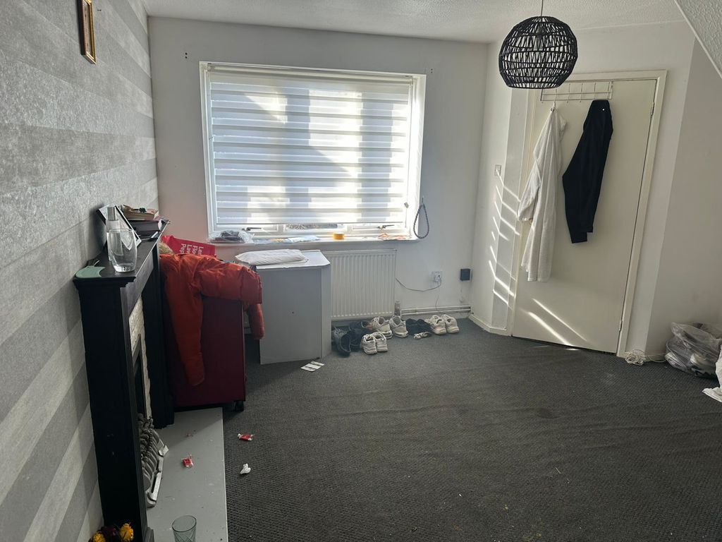 Property photo 3 of 9 Lounge