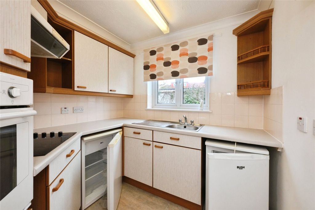 Property photo 3 of 9 Kitchen