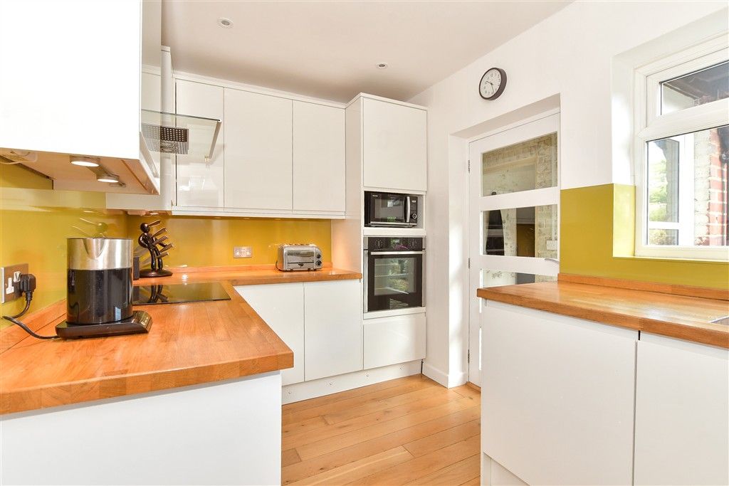 Property photo 3 of 15 Kitchen