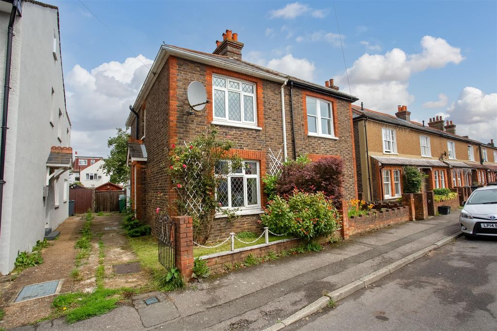 Property photo 1 of 20 House-Ferndale-Road-Banstead-113.Jpg