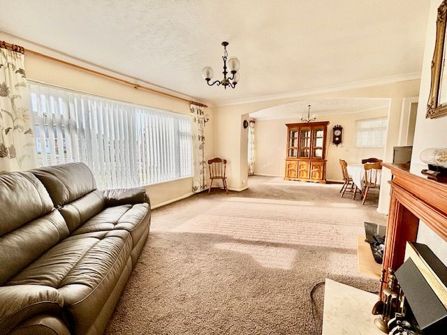 Property photo 2 of 11 Living Room