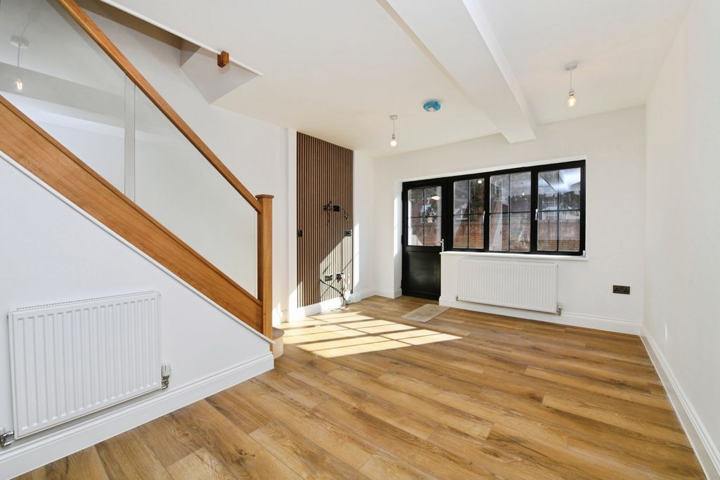 Property photo 3 of 17 Photo