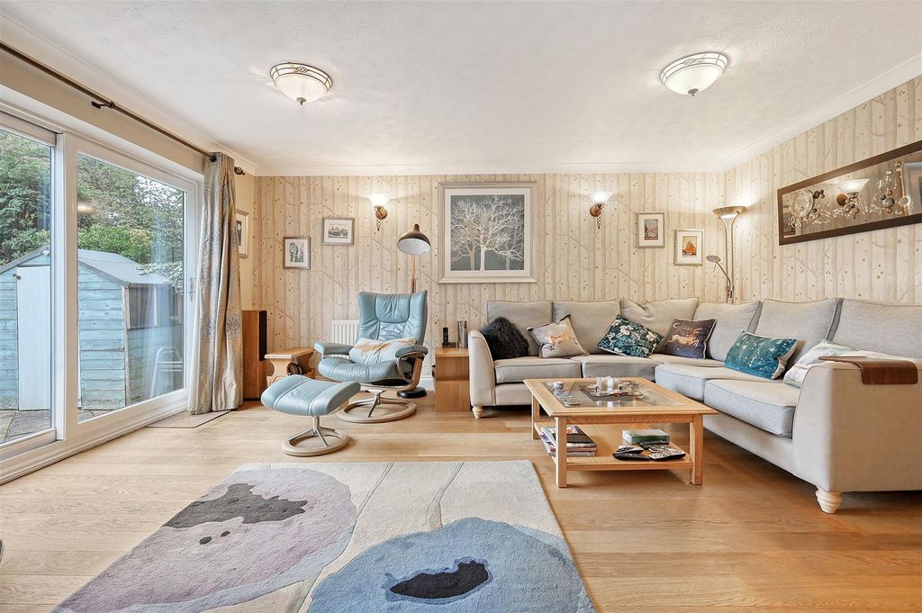 Property photo 1 of 21 Lounge.Jpeg