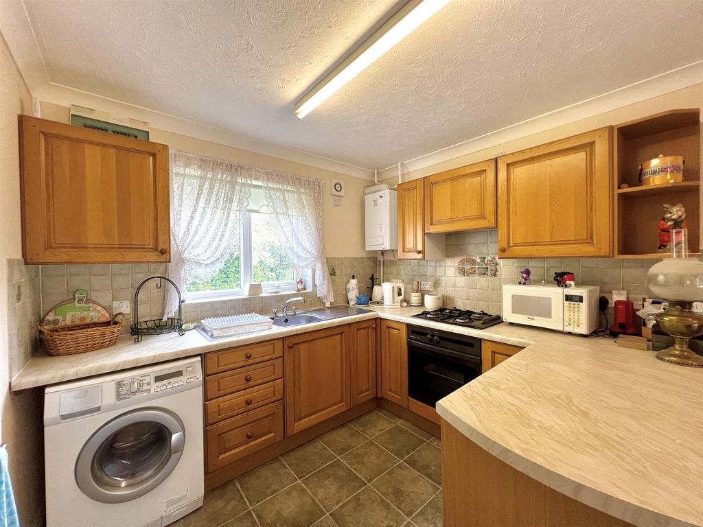 Property photo 2 of 9 Kitchen