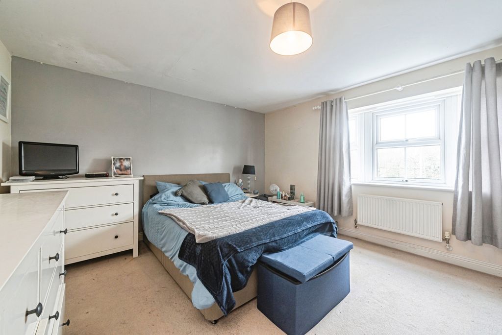 Property photo 3 of 17 Photo