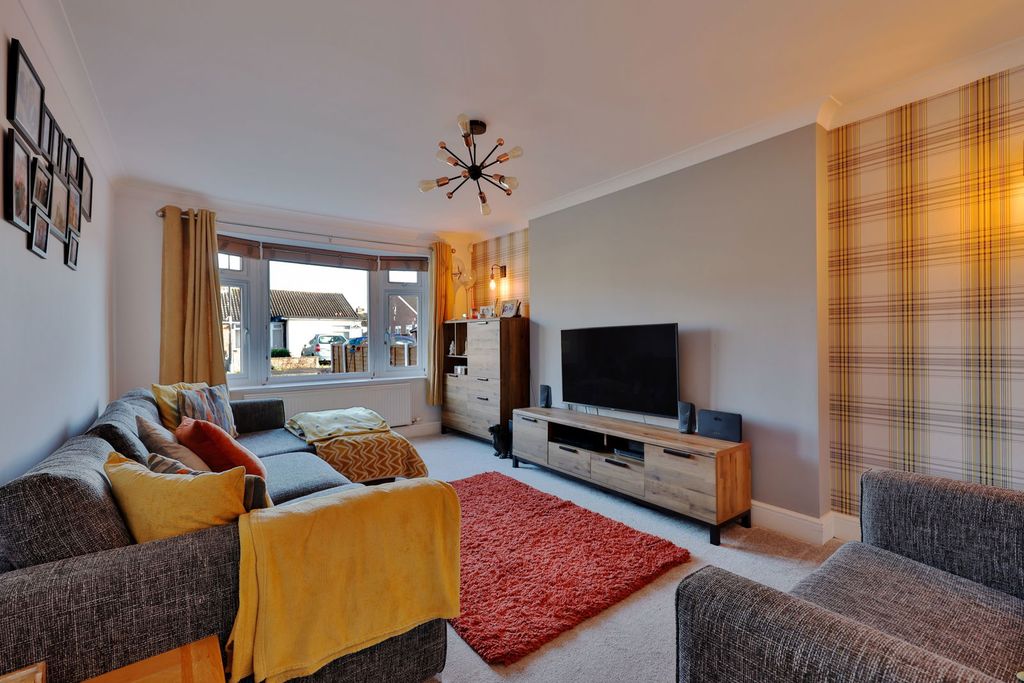 Property photo 3 of 23