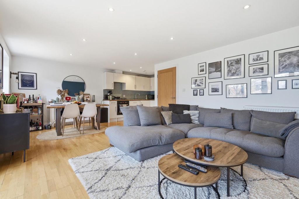 Property photo 3 of 21 Living Room