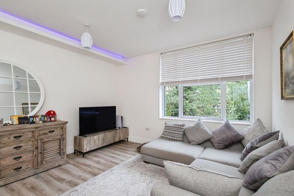 Property photo 2 of 15 Pbox-Img.Jpg