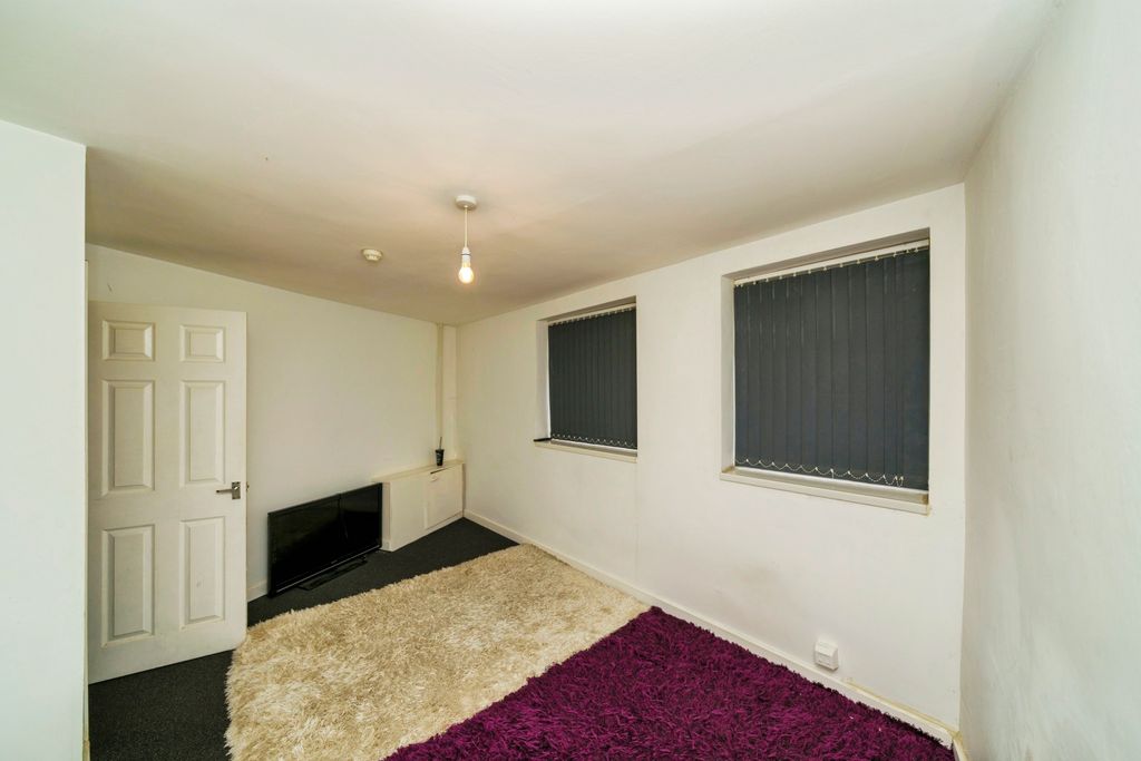 Property photo 3 of 35