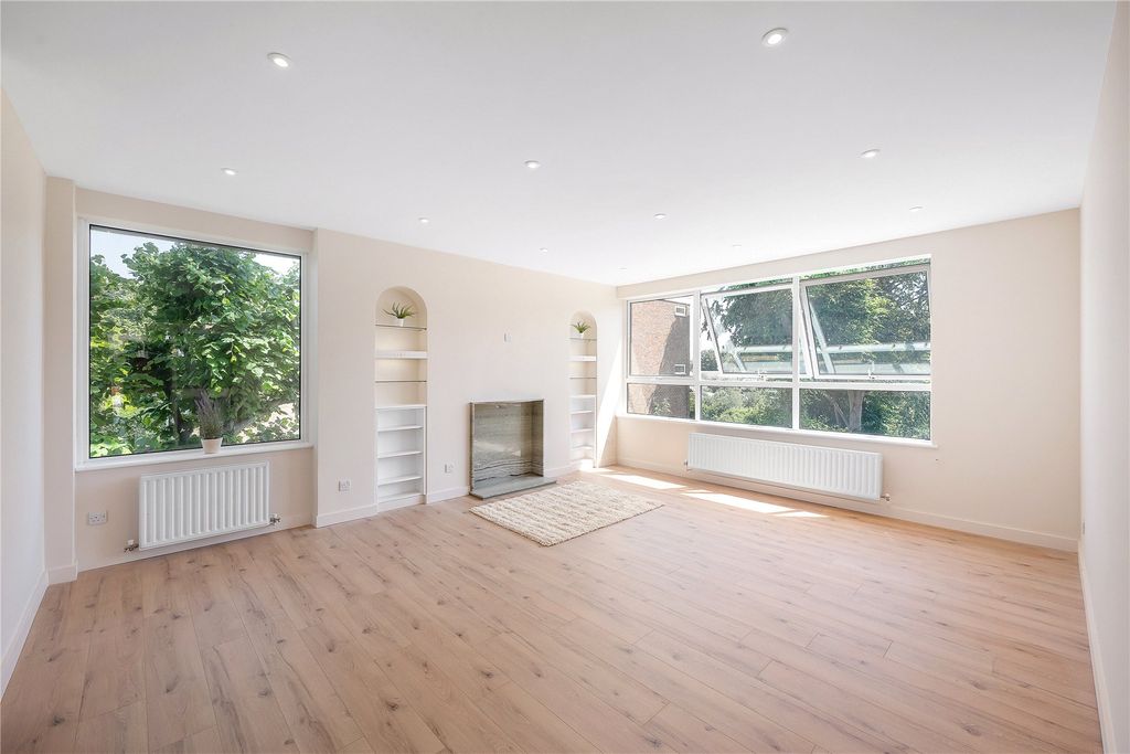 3 bed flat for saleCourt Downs Road, Beckenham BR3 photo 4