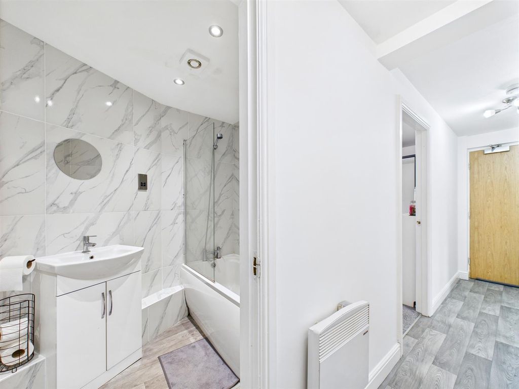 Property photo 2 of 10 Cam05488G0-Pr0026-Still004.Jpg