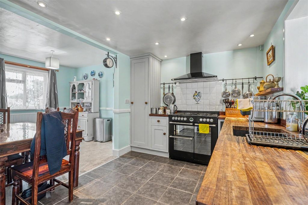 Property photo 2 of 10 Kitchen Diner