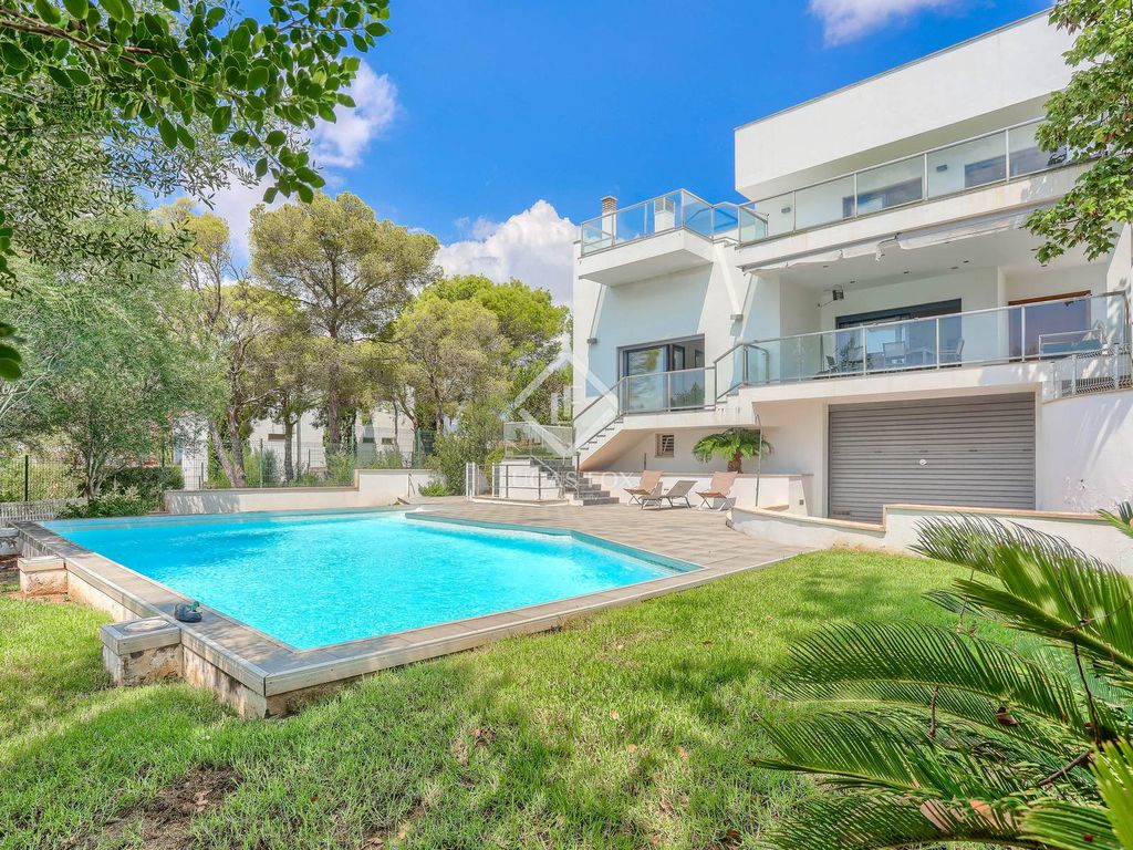 Property photo 1 of 53