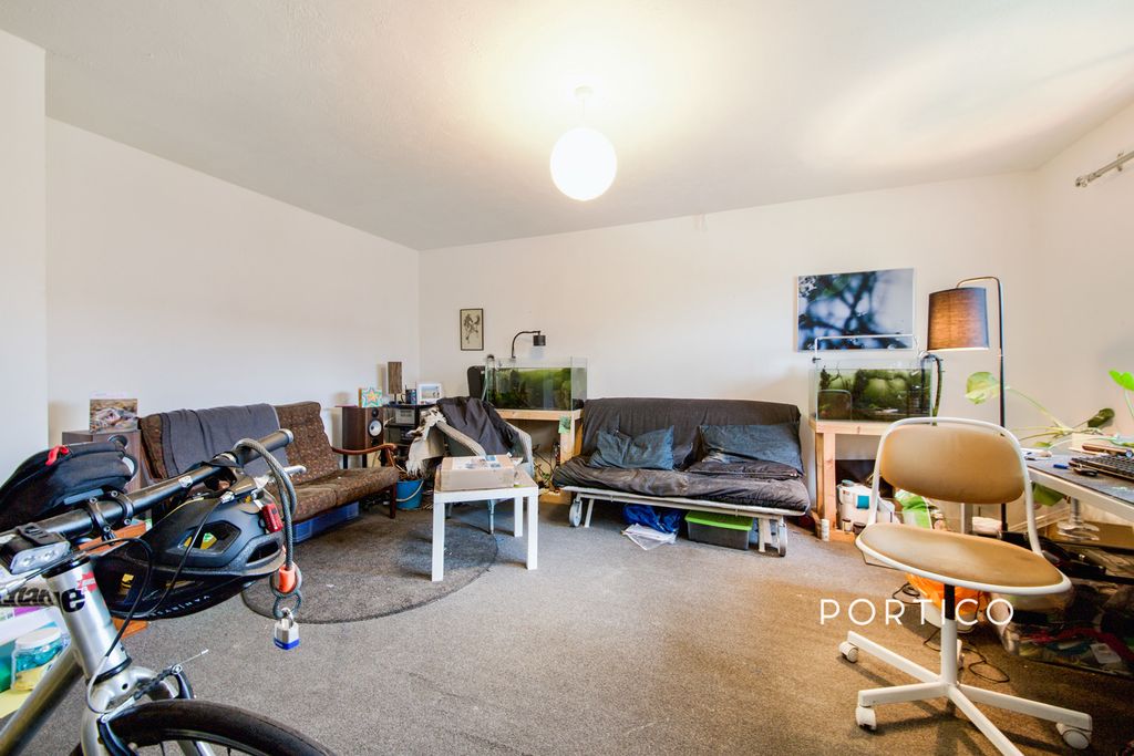 Property photo 3 of 10 Photo