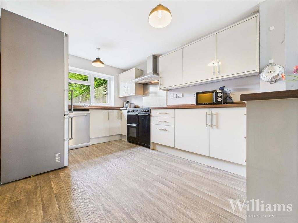 Property photo 3 of 17 Cam04950G0-Pr0093-Still012.Jpg