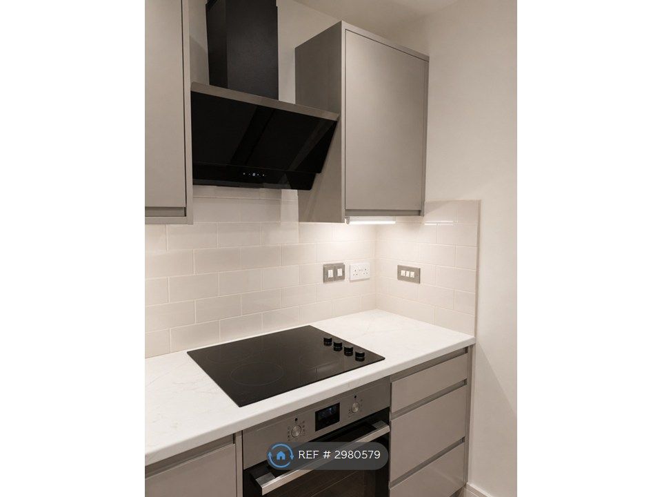 Property photo 3 of 11 Kitchen