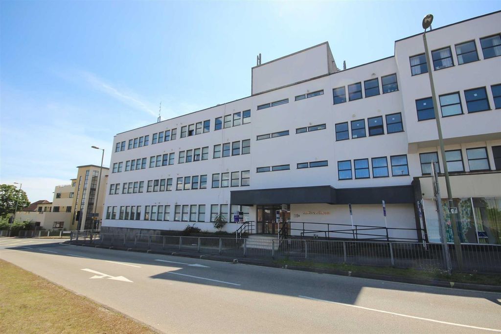 Property photo 1 of 11 Xvievzmj-Euir-Dbbyy0Jq.Jpg