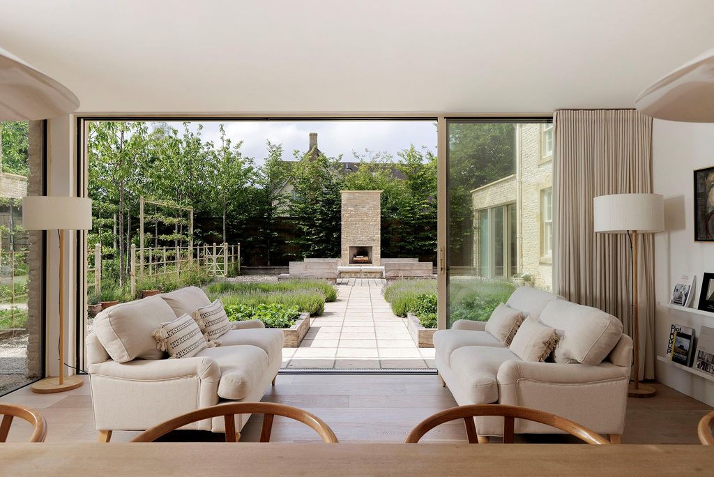 Property photo 3 of 31 Image