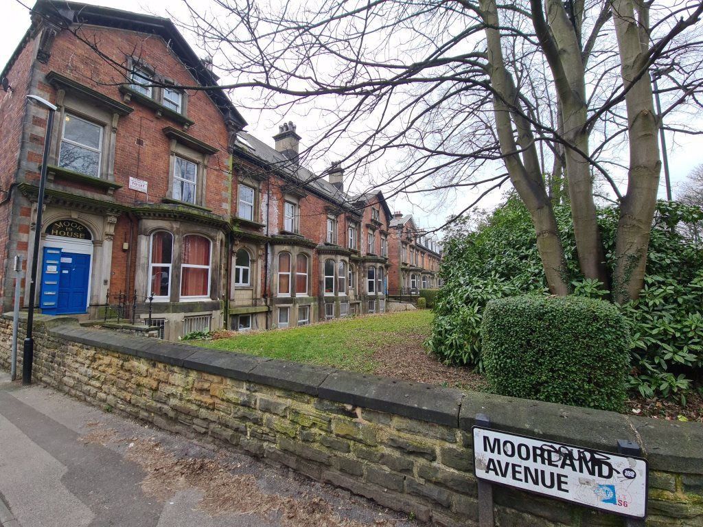 Property photo 1 of 5 Attractive Red-Brick Terraced Property With Tradit...