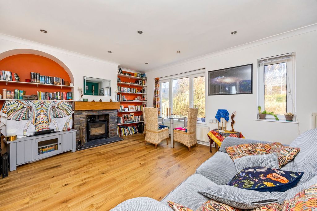 Property photo 3 of 24