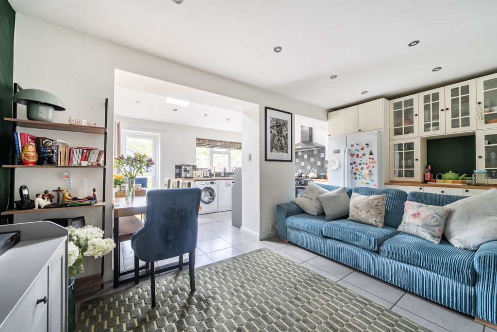 Property photo 3 of 22 1446895-21-69E86F...