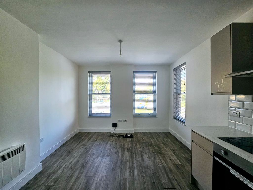 Property photo 2 of 9 Image
