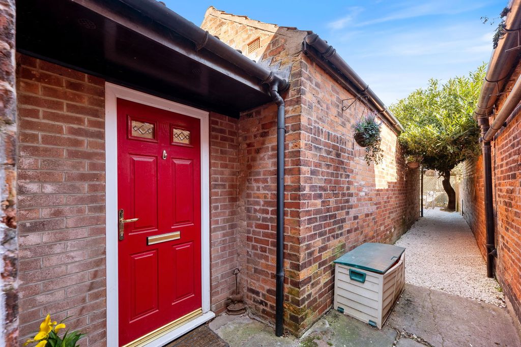 Property photo 2 of 37