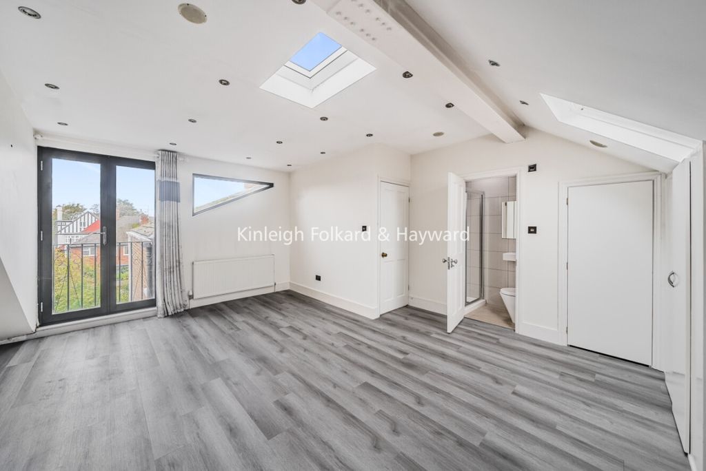 Property photo 3 of 17 7Af72828-6c95-45Aa-A