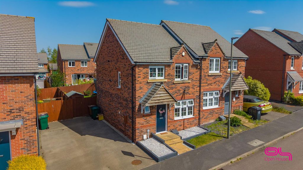 Property photo 1 of 26 Ashford Way, Church Gresley (2).Jpg