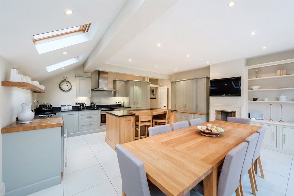 Property photo 1 of 17 Kitchen