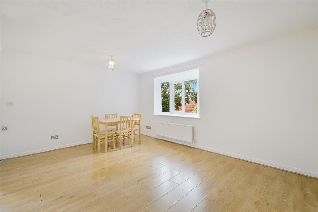 Property photo 1 of 7 19A Shepherds Walk - 0H0Ukgiha5l5Kae40Fvi.Jpg