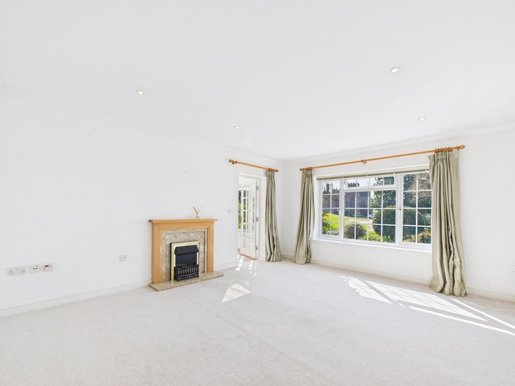 Property photo 2 of 16 Sitting Room