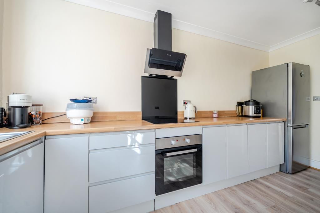 Property photo 2 of 19 Kitchen