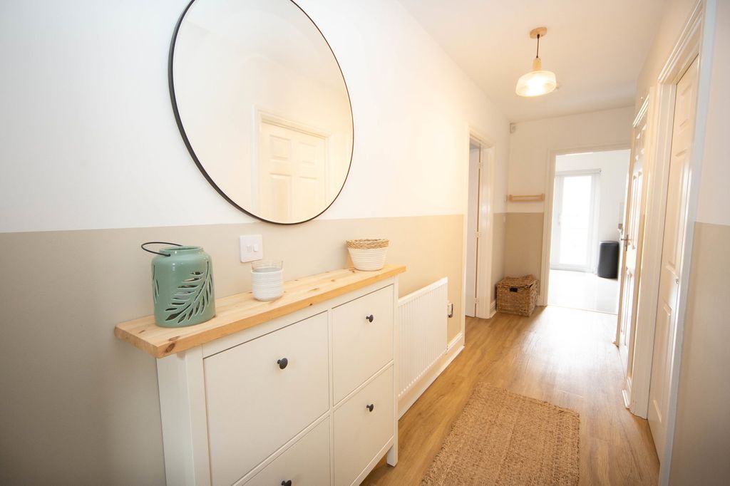 Property photo 2 of 30