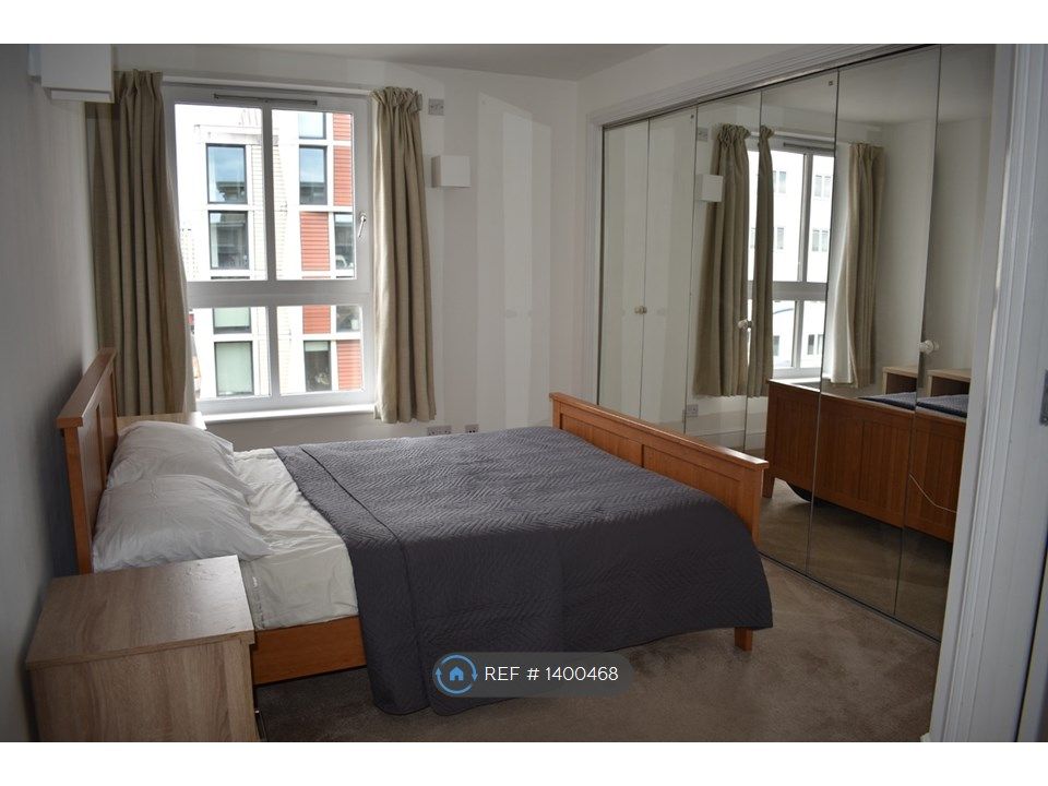 Property photo 1 of 21 Principle Bedroom