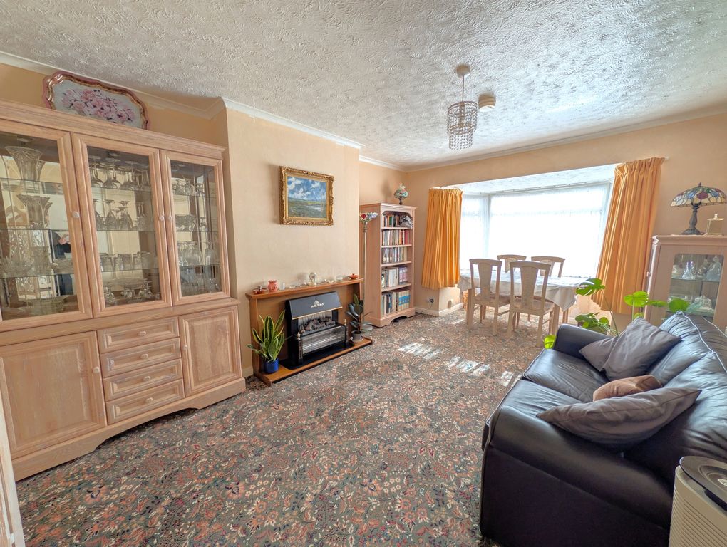 Property photo 2 of 14 Lounge