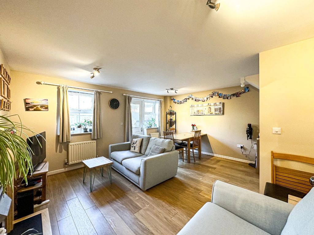 Property photo 3 of 18 48550411