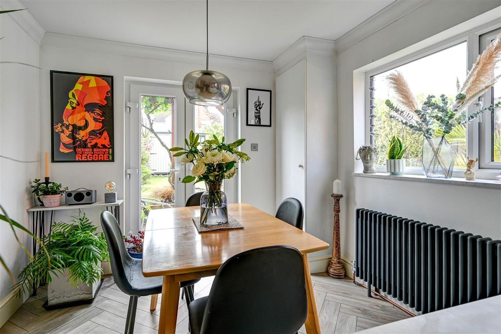 Property photo 2 of 22 Kitchen Breakfast Room 4.Jpg