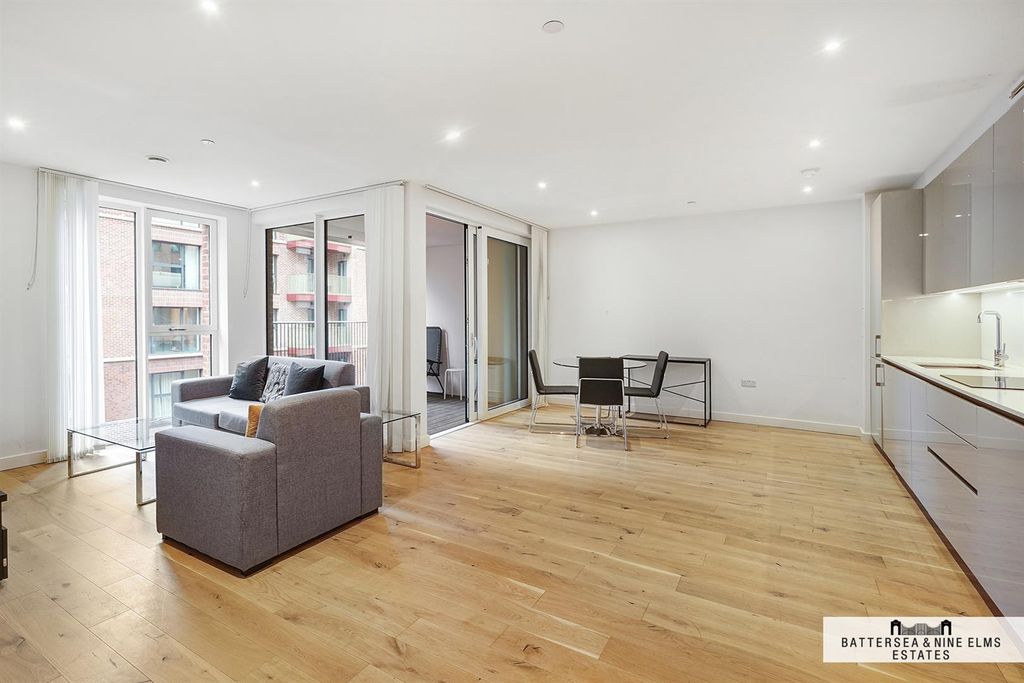 Property photo 1 of 18