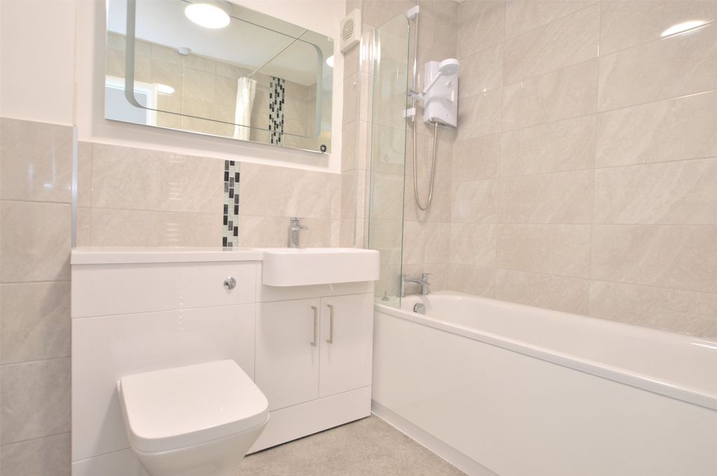 Property photo 3 of 10 Bathroom