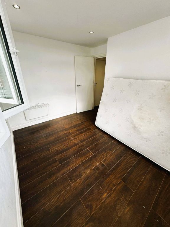 Property photo 3 of 8 Gallery