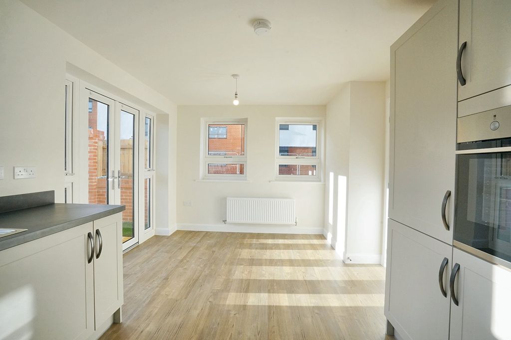 Additional image 4 of 4 bed detached house to rentHedger Grove, Upper Lighthorne, Leamington Spa, Warwickshire CV33