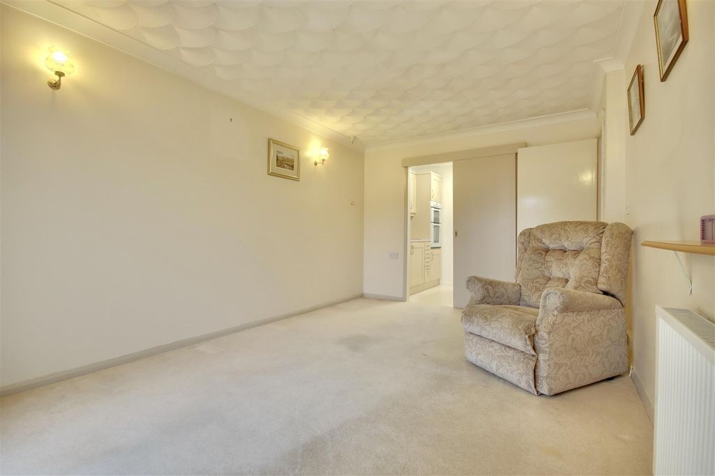 Property photo 3 of 13 0C2Ea208-403E-45C5-9B6E-D1E74A2F5Bea_1_201_A.Jpeg