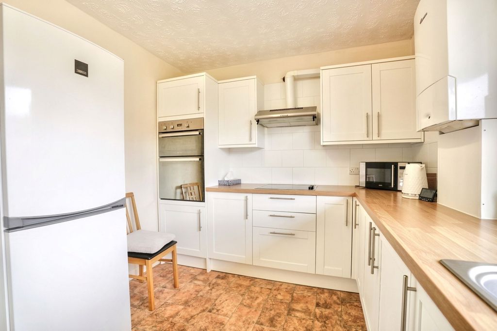 Property photo 2 of 16